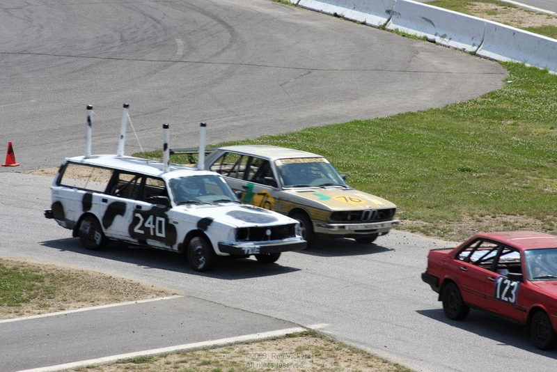 Illustration for article titled The 24 Hours Of LeMons New England 2009 Über Gallery, Part 2